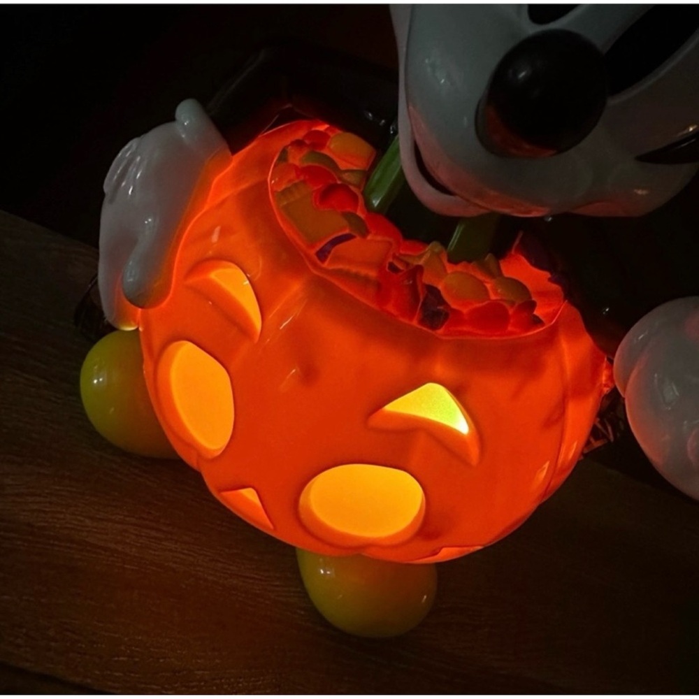 Mickey Mouse Popcorn Bucket Disney Parks 2024 - Picture 5 of 7
